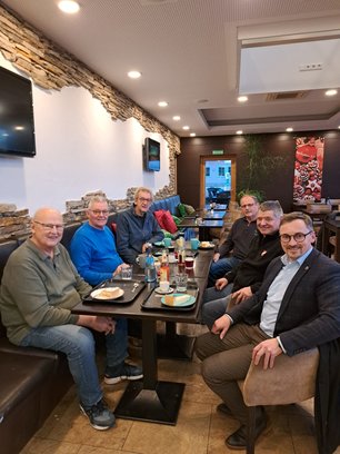 Bänklesgruppe mit den Bürgermeistern Heß (1.v.r.) und Betz (2.v.r.) Bänklesgruppe mit den Bürgermeistern von Gomaringen und Nehren